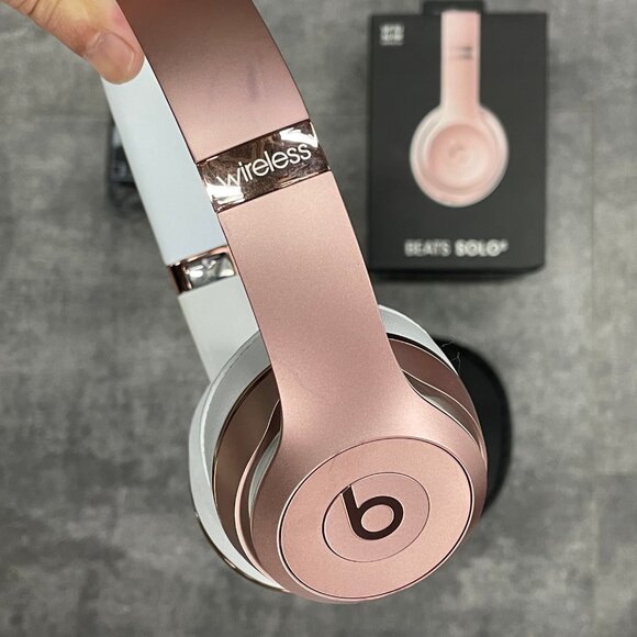 Beats Solo3 Wireless Headband, Rose Gold, with storage bag, 98% New - Picture 6 of 9